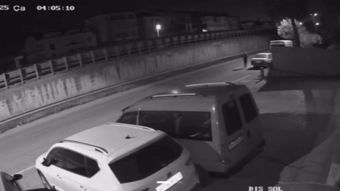 İTEREK ÇALDIKLARI OTOMOBİLE "KONTAK" ARARKEN YAKALANDILAR