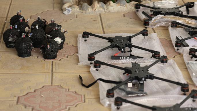 SURİYE’DE TERÖR ÖRGÜTÜ DEAŞ VE SDG’YE SİLAH SEVKİYATI YAPAN ŞEBEKEYE OPERASYONDA 5 GÖZALTI 