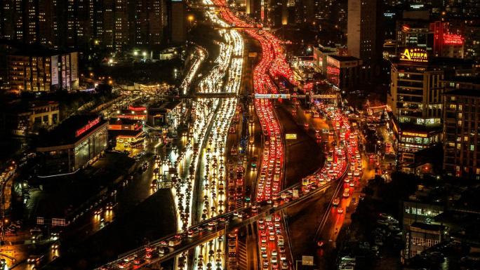 İSTANBUL’DA YÜZDE 90’A ULAŞAN TRAFİK HAVADAN GÖRÜNTÜLENDİ 