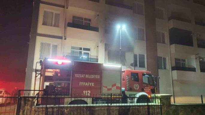 YOZGAT’TA BİR BİNADA PATLAMANIN ARDINDAN YANGIN ÇIKTI: 1 KİŞİ YARALANDI, 2 KİŞİ DUMANDAN ETKİLENDİ 