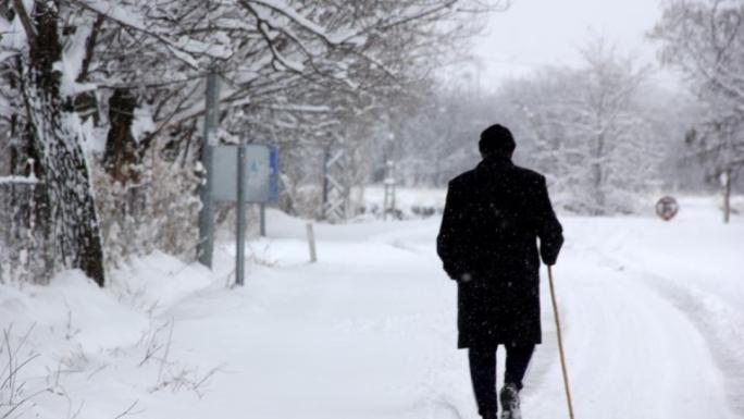 ERZİNCAN BEYAZA BÜRÜNDÜ: GEÇİTLERDE KARLA MÜCADELE SEFERBERLİĞİ 