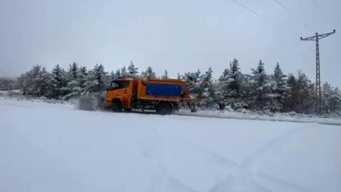 YOZGAT’TA KARLE MÜCADELE ÇALIŞMALARI SÜRÜYOR 