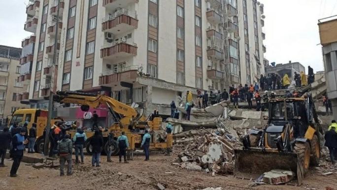 51 KİŞİNİN ÖLDÜĞÜ FURKAN APARTMANI’NIN KIRMIZI BÜLTENLE ARANAN FİRARİ SANIĞI MÜTEAHHİT TUTUKLANDI 