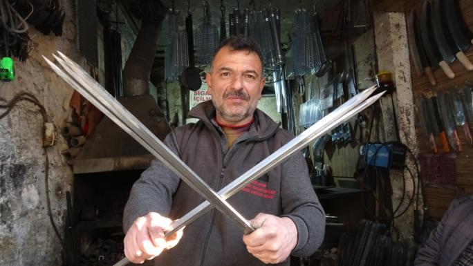 ESKİ YÖNTEMLERLE ÜRETTİĞİ KEBAP ŞİŞLERİNİ 15 ÜLKEYE İHRAÇ EDİYOR