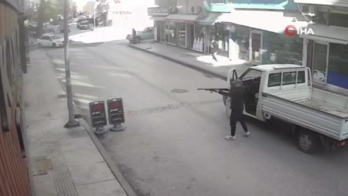 ORDU’DA İŞ YERİNE UZUN NAMLULU SİLAHLA SALDIRI: O ANLAR GÜVENLİK KAMERASINDA