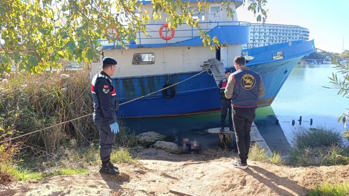 BALIK AVLAMAYA GELEN VATANDAŞLAR MANAVGAT IRMAĞINDA ERKEK CESEDİ BULDU 