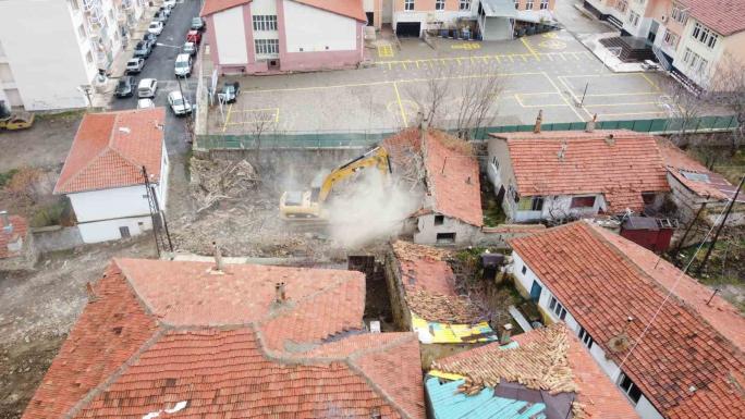 YOZGAT’TA METRUK BİNALAR YIKILIYOR, KENTİN ÇEHRESİ DEĞİŞİYOR 