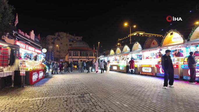 BEŞİKTAŞ ORTAKÖY’DE SON YILLARIN EN SAKİN YILBAŞI AKŞAMI YAŞANIYOR