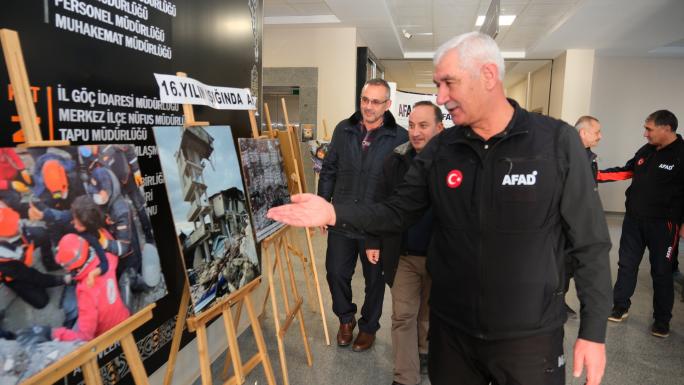 AFAD VALİLİK BİNASININ GİRİŞİNDE TANITIM STANDI AÇTI