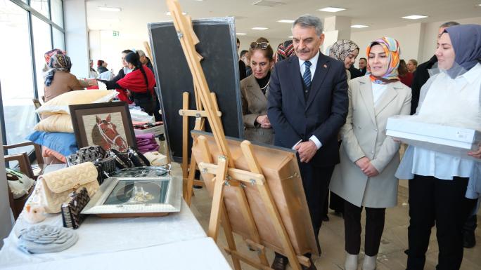 YOZGAT’TA ADEM KURSİYERLERİNİN EL EMEĞİ ÜRÜNLERİ BEĞENİLDİ
