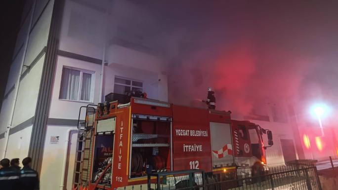 YOZGATTA MEYDANA GELEN PATLAMA VE YANGIN SEMT SAKİNLERİNİ KORKUTTU 