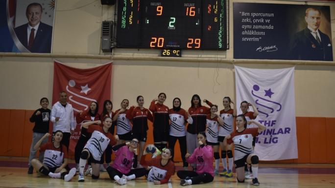YOZGAT SPOR LİSESİ KIZ HENTBOL TAKIMI AKSARAYDA GRUP BİRİNCİSİ OLDU