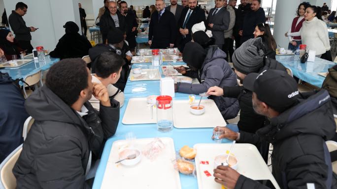 BOZOKLU ÖGRENCİLERE FİNAL SINAVLARI HAFTASINDA ARABAŞI İKRAMI