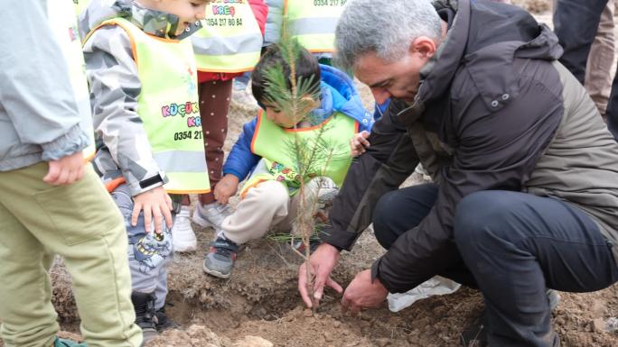 YOZGAT’TA GEÇEN YIL 4 MİLYONU AŞKIN FİDAN TOPRAKLA BULUŞTURULDU