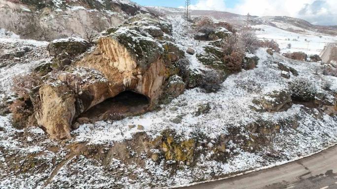 YOLCULARIN DİNLENDİĞİ KARA MAĞARA’NIN İSMİ DEĞİŞSE DE İZLERİ KALDI 