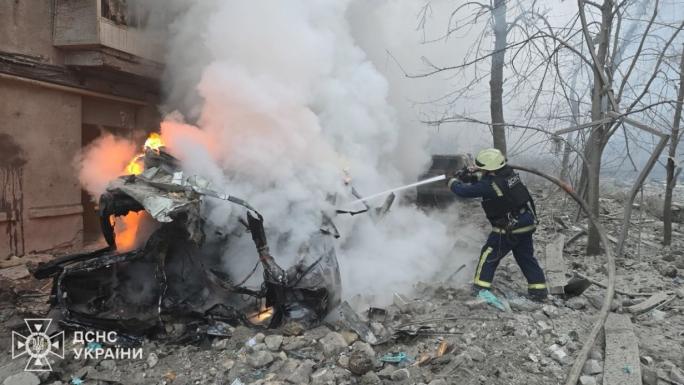 RUSYA, HARKOV'DA 5 KATLI BİNAYI VURDU: EN AZ 25 YARALI 