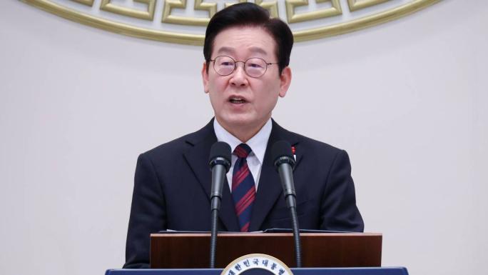 GÜNEY KORE DEVLET BAŞKANI LEE: ''BAŞKAN Xİ’NİN MUHTEŞEM BİR LİDER OLDUĞUNU DÜŞÜNÜYORUM&QUOT; 