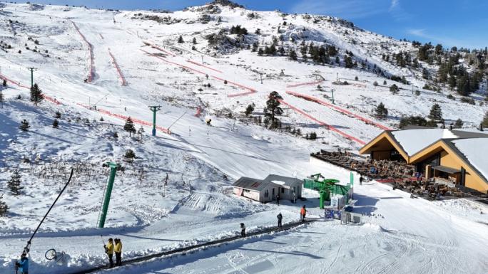 78 KİŞİNİN HAYATINI KAYBETTİĞİ KARTALKAYA’DA SEZON AÇILDI ANCAK İTFAİYE MERKEZİ YOK