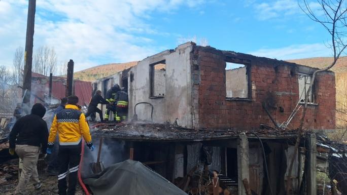 SAMSUN’DA EV YANGINI: 2 ÖLÜ 