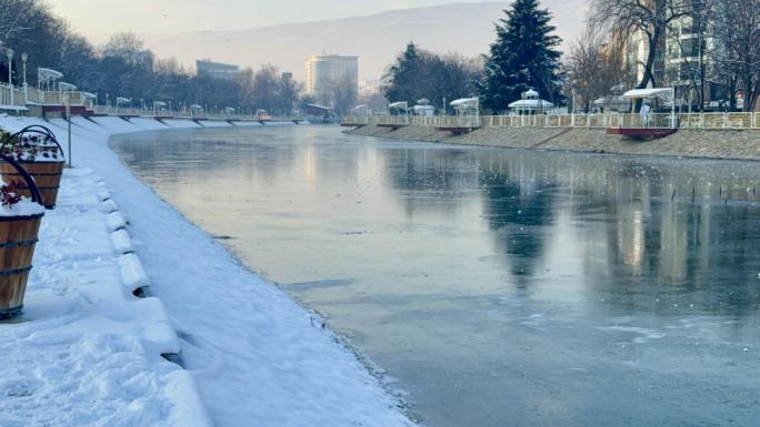 TOKAT’TA SON YÜZYILIN EN SERT OCAK AYI YAŞANDI: YEŞİLIRMAK’IN YÜZEYİ DONDU