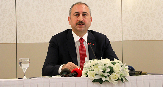 Adalet Bakanı Gül: '30 Nisan'a kadar tüm duruşmalar ve acil olmayan tüm işler ertelenmiştir'