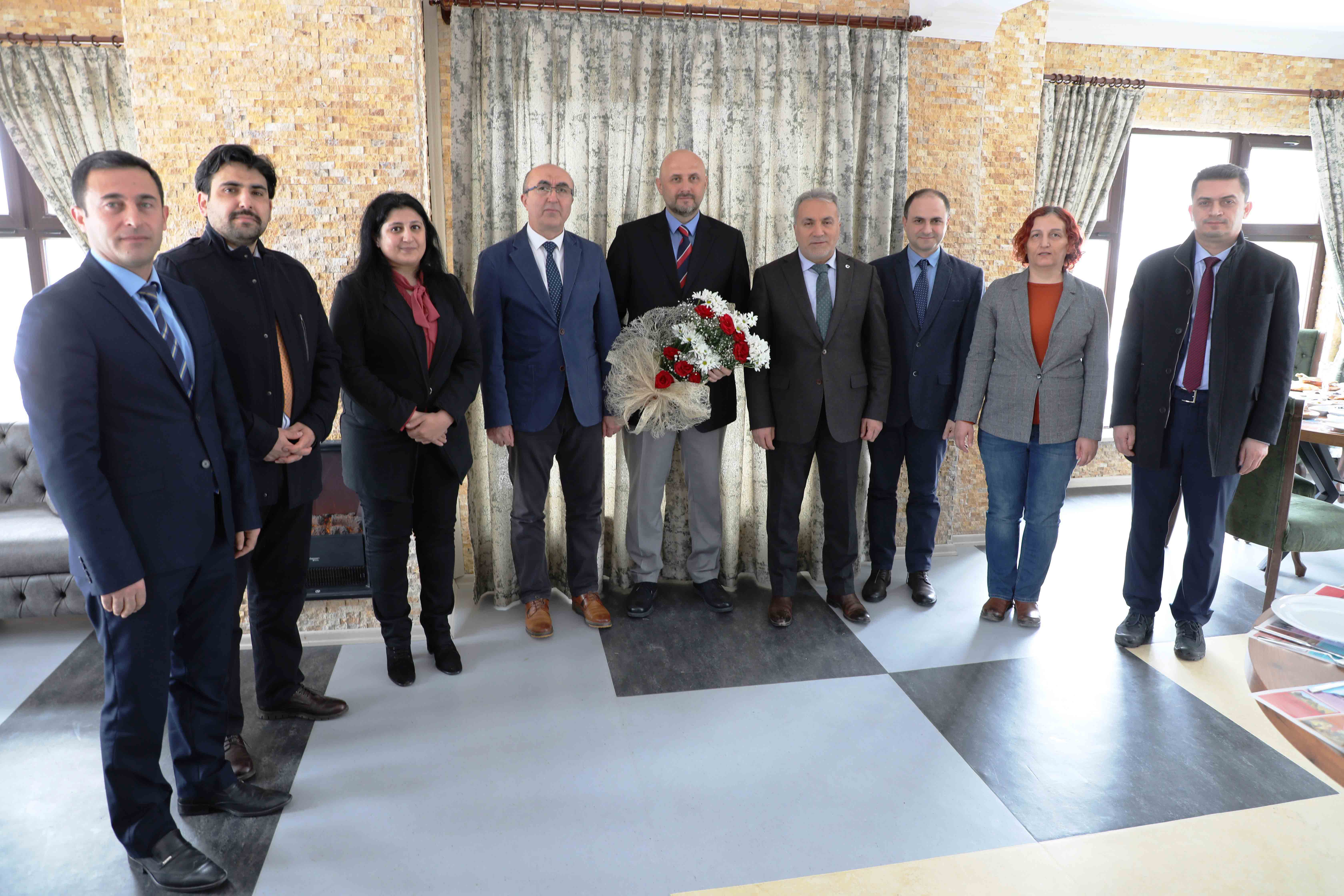 VETERİNER FAKÜLTESİNİN YENİ DEKANI GÖREVİNİ DEVRALDI