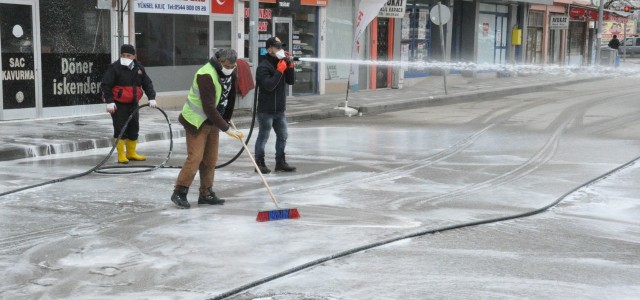YERKÖY CADDELERİ DE İLAÇLI SULARLA YIKANIP TEMİZLENDİ