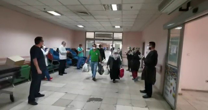 Erzurum’da tedavisi tamamlanan 20 hasta alkışlarla taburcu oldu