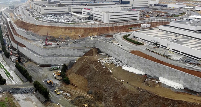 Başakşehir Şehir Hastanesi yolundaki hummalı çalışma drone ile görüntülendi