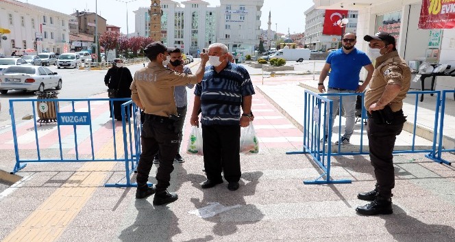 YOZGAT’TA MASKE TAKMAYANA LİSE CADDESİNE GİRİŞ YASAĞI