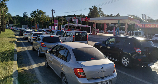 Kuşadası’na araç akını sürüyor