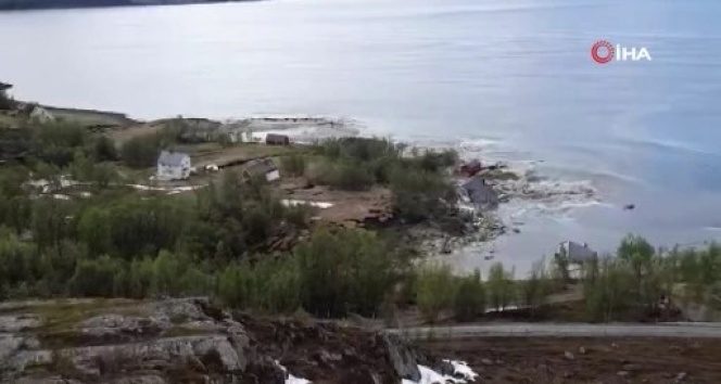 Norveç'te toprak kayması sırasında 8 ev sürüklenerek suya gömüldü