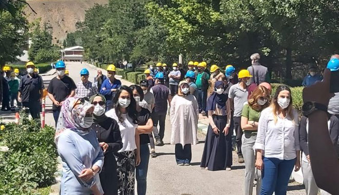 ŞEKER FABRİKASI ÇALIŞANLARI: KIDEM TAZMİNATIMIZA DOKUNMAYIN