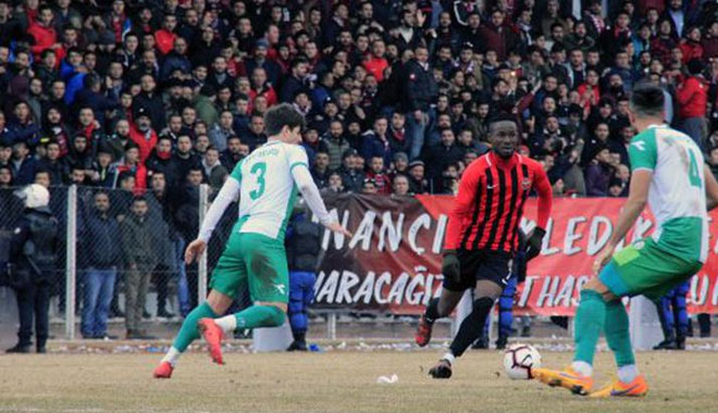 YOZGAT AMATÖR FUTBOL LİG MAÇLARINA KORONAVİRÜS ENGELİ