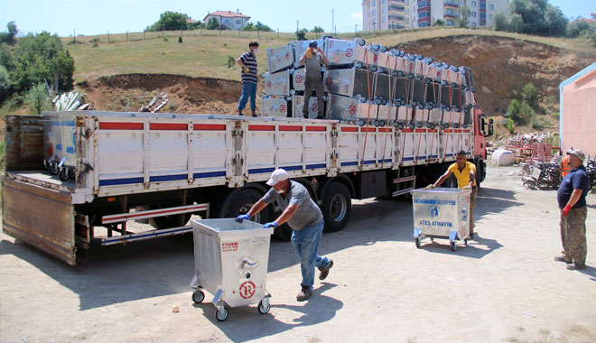 AKDAĞ BELEDİYESİ TEMİZ ÇEVRE İÇİN ÇÖP KONTEYNERLERİNİ YENİLİYOR