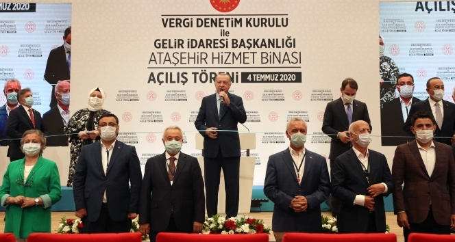 Erdoğan: “Salgının dünya ekonomisinde küçülmeye yol açtığı dönemde Türkiye'nin olumlu yönde ayrışacağına inanıyoruz”