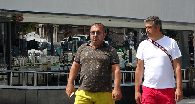 Beşiktaş ve Sarıyer'de maske kuralı yine hiçe sayıldı, kimi koluna taktı kimi elinde gezdirdi