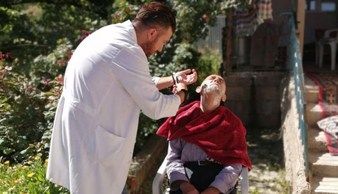 SORGUN BELEDİYESİNDEN BAYRAMDA YAŞLILARA BEDAVA TRAŞ HİZMETİ