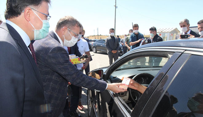 YOZGAT VALİSİ ZİYA POLAT’TAN SÜRÜCÜLERE BAYRAM İKRAMLARI