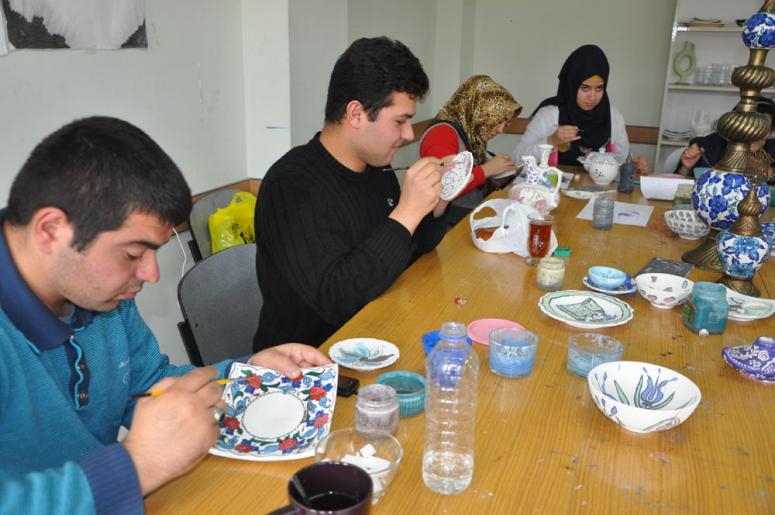 SORGUN’UN ÇİNİ İŞLEMELİ ÜRÜNLERİNİ AVRUPAYA TRANSFER GİRİŞİMİ