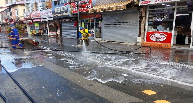 YOZGAT'TA COVİD19 TEMİZLİĞİ: KALDIRIMLAR YIKANIYOR