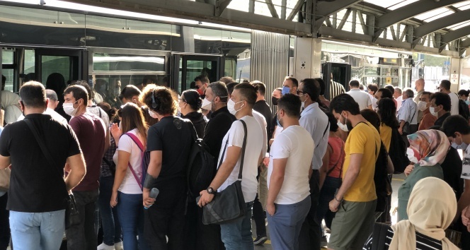 İstanbul’da toplu taşımada tıka basa yoğunluk