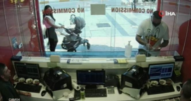 Taksim’de şaşkına çeviren telefon hırsızlığı kamerada