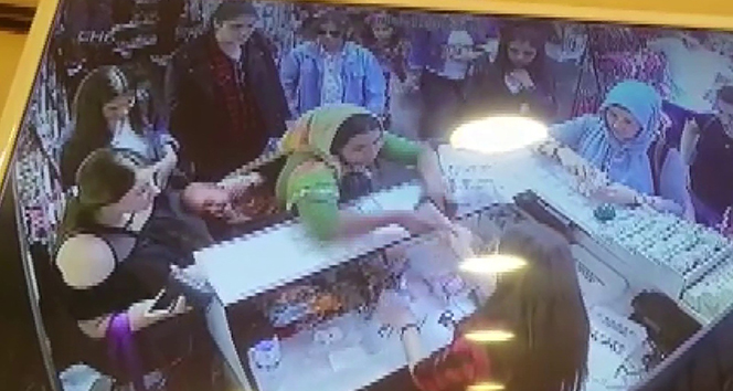 Kasiyerin dikkati, sahte para vermek isteyen kadını yakalattı