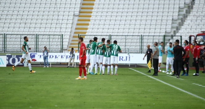 Beşiktaş Konyaspor'a boyun eğdi
