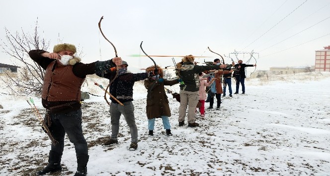YOZGAT’'TA KIŞIN AYAZINDA OK ATMA HEYECANI