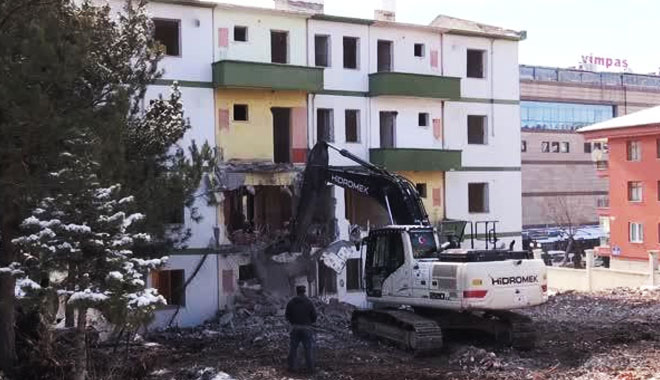 MİLLET BAHÇESİ PROJESİNDE İLK AŞAMA ..TMO BİNALARI YIKILIYOR