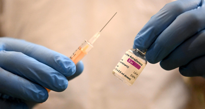 İngiltere'de, 30 yaşın altındaki kişilere AstraZeneca aşısının yapılmaması önerildi