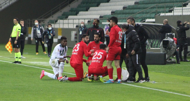 Maç sırasında orucunu açan futbolculardan açıklama