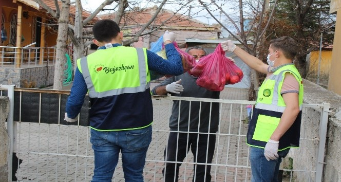 BOĞAZLIYAN’DA 65 YAŞ ÜSTÜ HASTAYA RAMAZAN YARDIMI